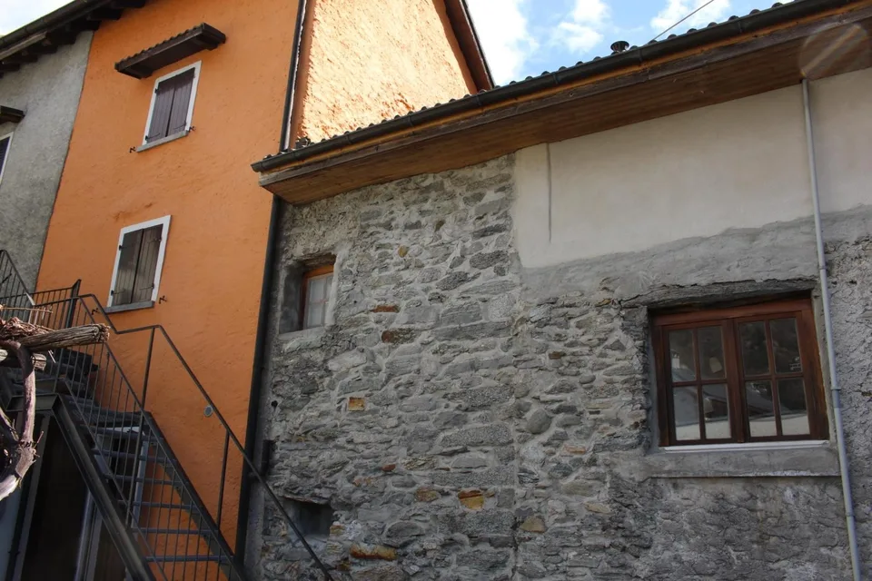 4 -Zimmer-Dorfhaus / casa di 4 locali nel nucleo