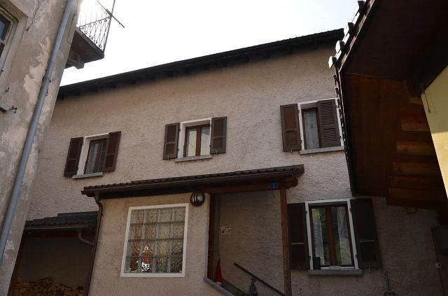 Casa unifamigliare con monolocale e rustico da ristrutturare / Einf...