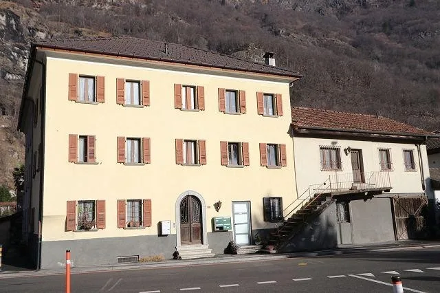 6-Familienhaus mit Garten / casa con 6 appartamenti con giardino