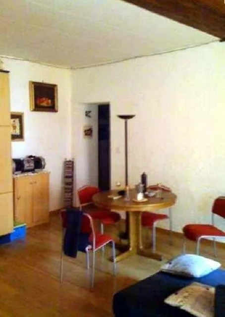 3-Familienhaus mit Nebengebäude, Stall und Wiese und Wald / casa co...