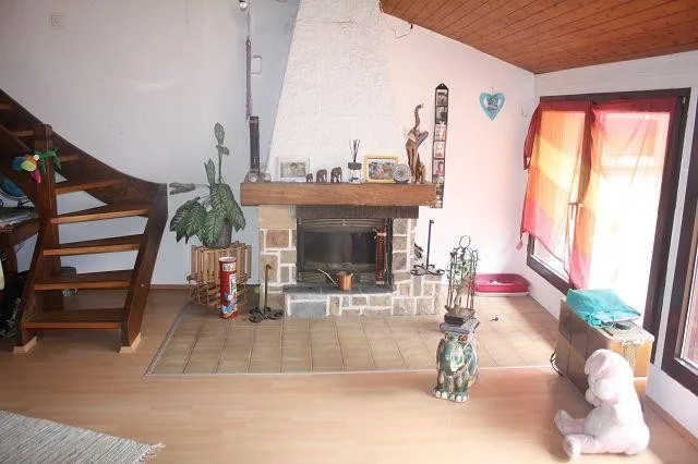 3-Familienhaus mit Nebengebäude, Stall und Wiese und Wald / casa co... – Foto 6 von 25