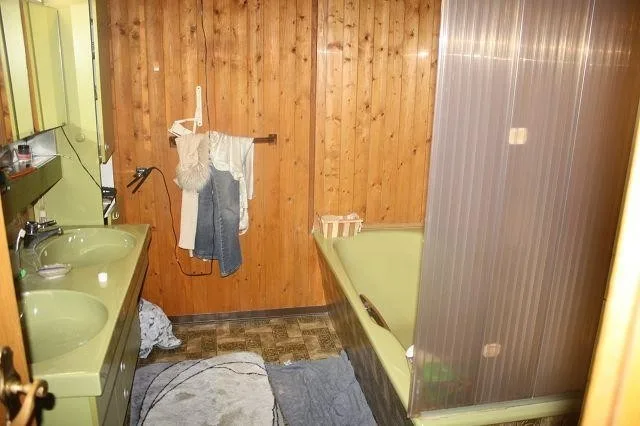 3-Familienhaus mit Nebengebäude, Stall und Wiese und Wald / casa co... – Foto 11 von 25