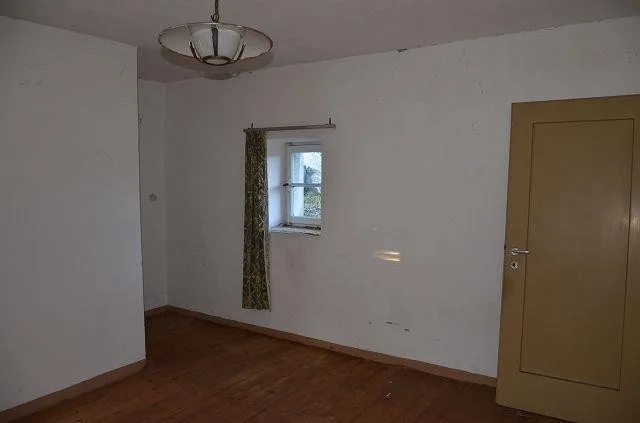 Dorfhaus mit Anbau zu renovieren und Terrasse / Grande casa e annes... – Foto 15 von 30
