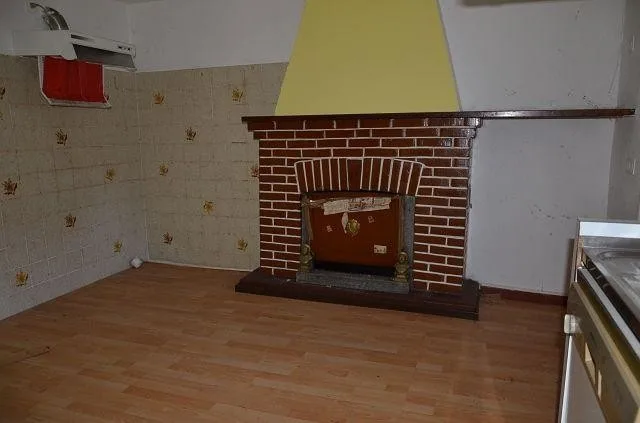 Dorfhaus mit Anbau zu renovieren und Terrasse / Grande casa e annes... – Foto 24 von 30