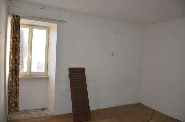 Dorfhaus mit Anbau zu renovieren und Terrasse / Grande casa e annes... – Foto 20 von 30