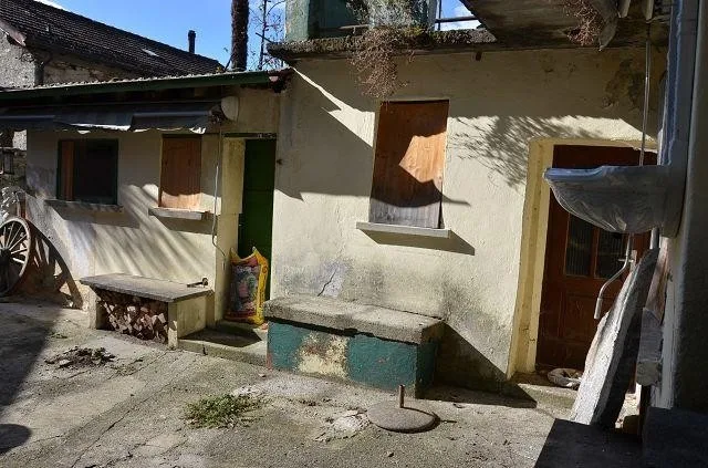 Dorfhaus mit Anbau zu renovieren und Terrasse / Grande casa e annes... – Foto 10 von 30
