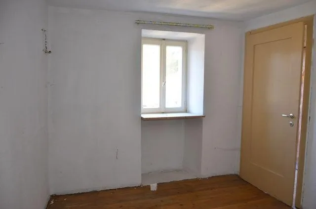 Dorfhaus mit Anbau zu renovieren und Terrasse / Grande casa e annes... – Foto 18 von 30