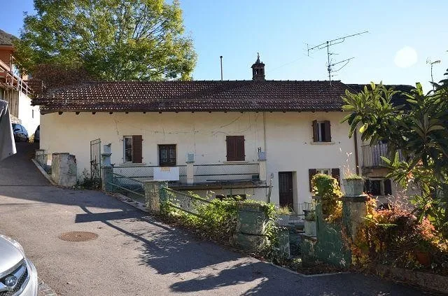 Dorfhaus mit Anbau zu renovieren und Terrasse / Grande casa e annes... – Foto 29 von 30