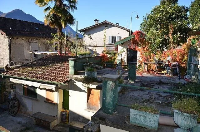 Dorfhaus mit Anbau zu renovieren und Terrasse / Grande casa e annes... – Foto 11 von 30