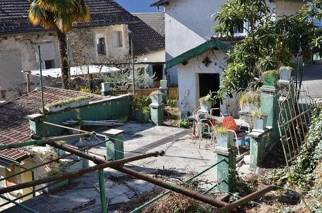 Dorfhaus mit Anbau zu renovieren und Terrasse / Grande casa e annes... – Foto 12 von 30
