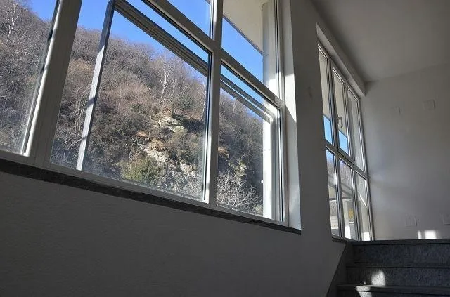 Villa bifamiliare con ampio giardino, terrazza e grande garage, sol... – Foto 14 von 30