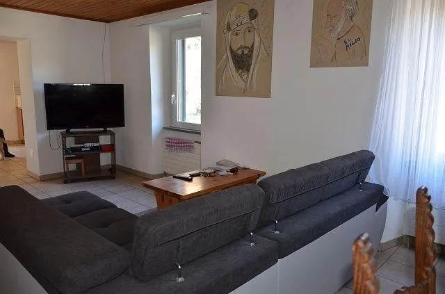 Villa bifamiliare con ampio giardino, terrazza e grande garage, sol... – Foto 20 von 30