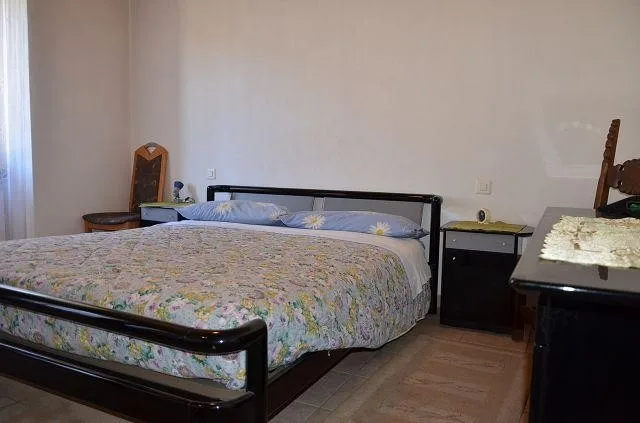 Villa bifamiliare con ampio giardino, terrazza e grande garage, sol... – Foto 17 von 30
