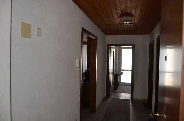 Villa bifamiliare con ampio giardino, terrazza e grande garage, sol... – Foto 15 von 30