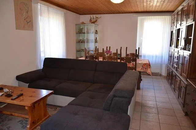 Villa bifamiliare con ampio giardino, terrazza e grande garage, sol... – Foto 19 von 30
