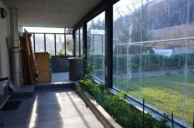 Villa bifamiliare con ampio giardino, terrazza e grande garage, sol... – Foto 6 von 30