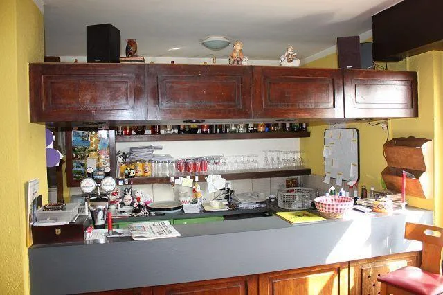 Restaurant mit Dachwohnung und 4-Zimmer-Wohnhaus / ristorante con a...