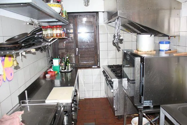 Restaurant mit Dachwohnung und 4-Zimmer-Wohnhaus / ristorante con a... – Foto 7 von 17