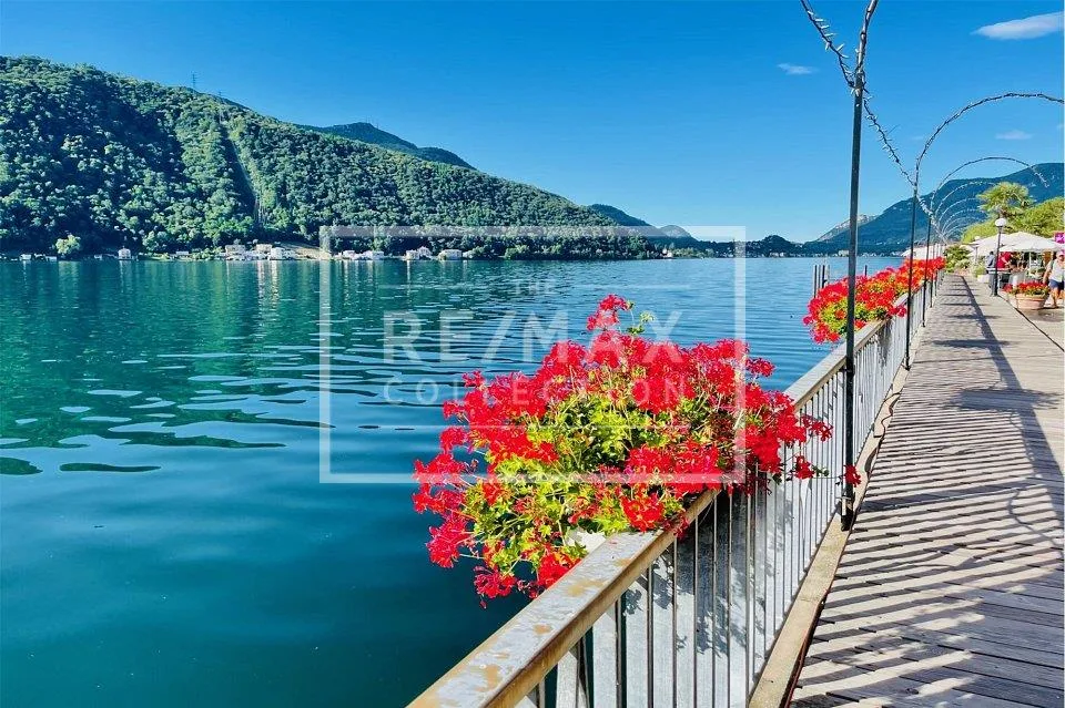 Moderna villa con vista da sogno sul lago – Foto 8 von 10
