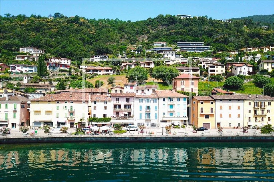 Moderna villa con vista da sogno sul lago