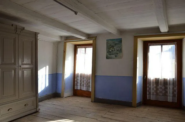 Casa grande con terrazza e annesso da ristrutturare in una posizion...