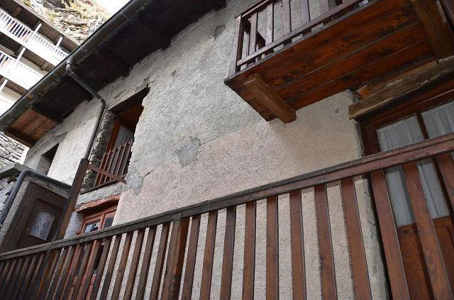 Casa grande con terrazza e annesso da ristrutturare in una posizion...