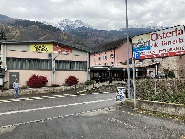 Restaurant mit Mehrfamilienhaus und Bauland R3 / ristorante con cas...