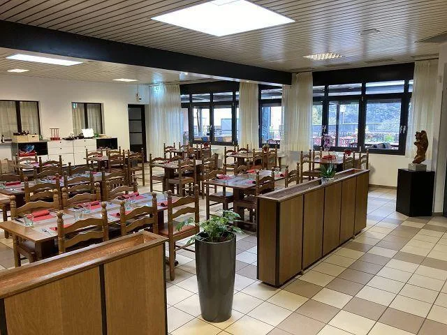 Restaurant mit Mehrfamilienhaus und Bauland R3 / ristorante con cas...