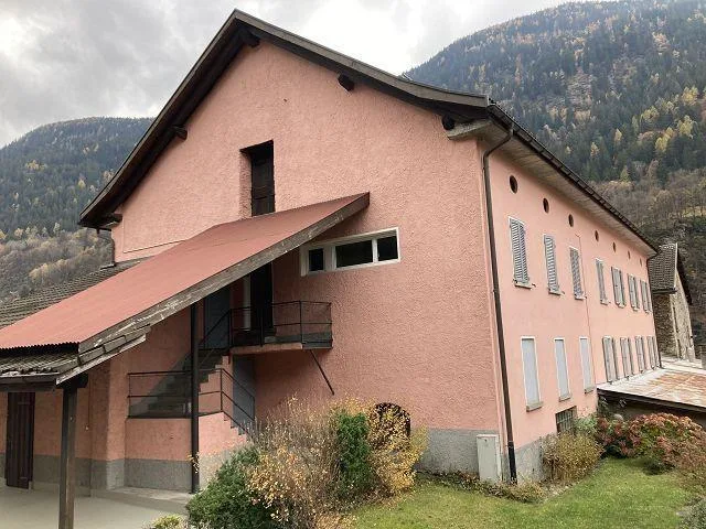 Mehrfamilienhaus mit Ausbaupotenzial / casa plurifamilare con poten...