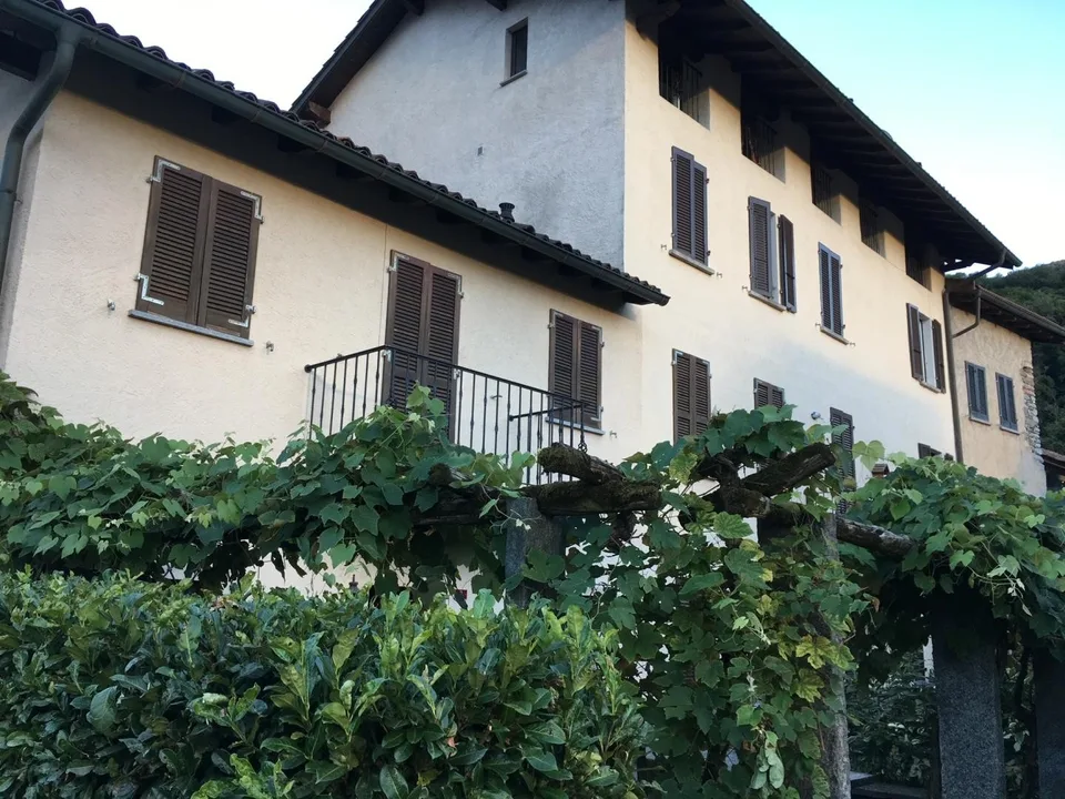 4 1/2-Zimmer-Dorfhaus mit Pergola casa rusticale di 4 1/2 Locali co...