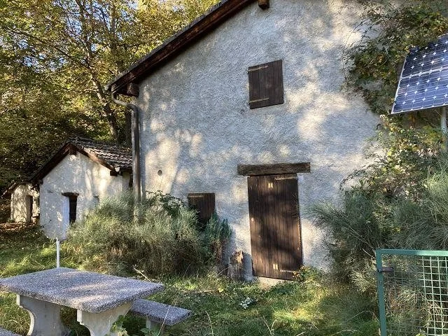 3 rustici an idyllischer Lage mit ca. 2504m2 Grundstückfläche/ 3 ru...