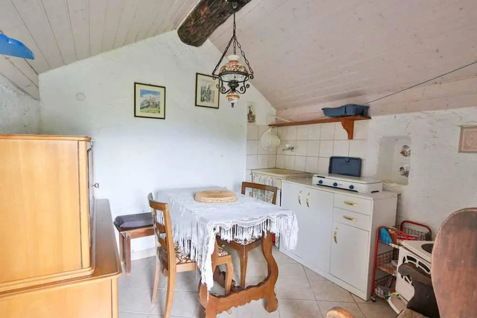 Bergrustico-Gruppe mit 9 Rustici an idyllischer Lage mit ca. 5609m2...