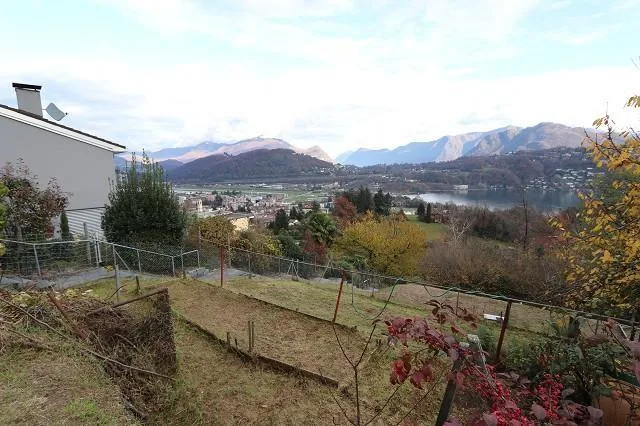 Baulandgrundstück von 1331m2 mit Seeblick / terreno edificabile di ...
