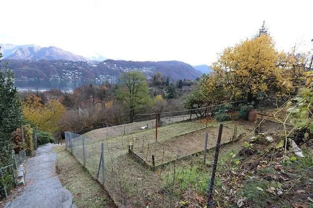Baulandgrundstück von 1331m2 mit Seeblick / terreno edificabile di ...
