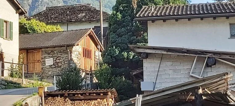 Rustico teilrenoviert an sonniger, ruhiger Aussichslage / rustico r...