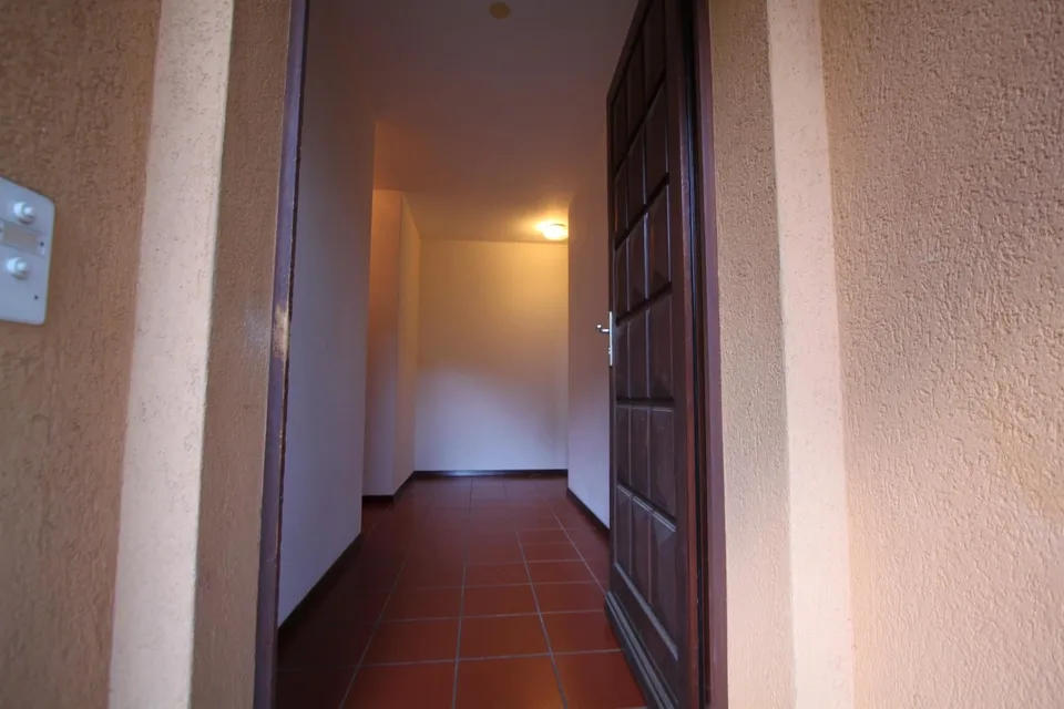 Einfamilienhaus mit zwei Wohnungen 6.5 + 3.5 Zimmern Casa con due a... – Foto 12 von 18