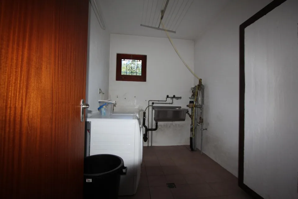 Einfamilienhaus mit zwei Wohnungen 6.5 + 3.5 Zimmern Casa con due a... – Foto 14 von 18