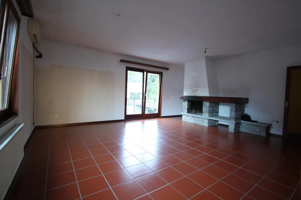 Einfamilienhaus mit zwei Wohnungen 6.5 + 3.5 Zimmern Casa con due a...