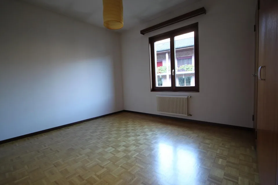 Einfamilienhaus mit zwei Wohnungen 6.5 + 3.5 Zimmern Casa con due a... – Foto 8 von 18