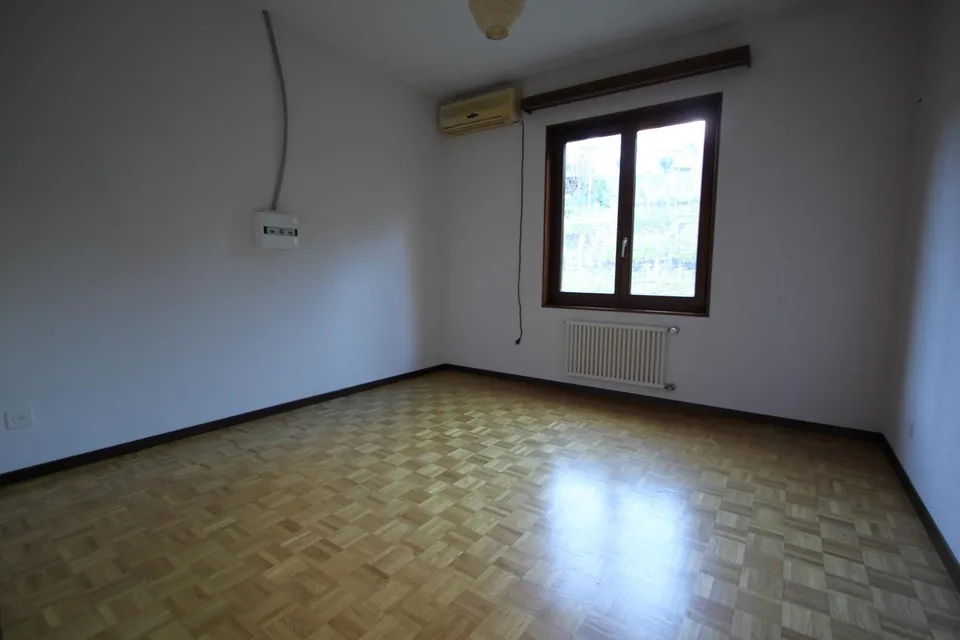 Einfamilienhaus mit zwei Wohnungen 6.5 + 3.5 Zimmern Casa con due a... – Foto 7 von 18