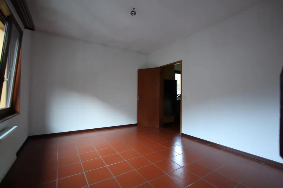 Einfamilienhaus mit zwei Wohnungen 6.5 + 3.5 Zimmern Casa con due a...