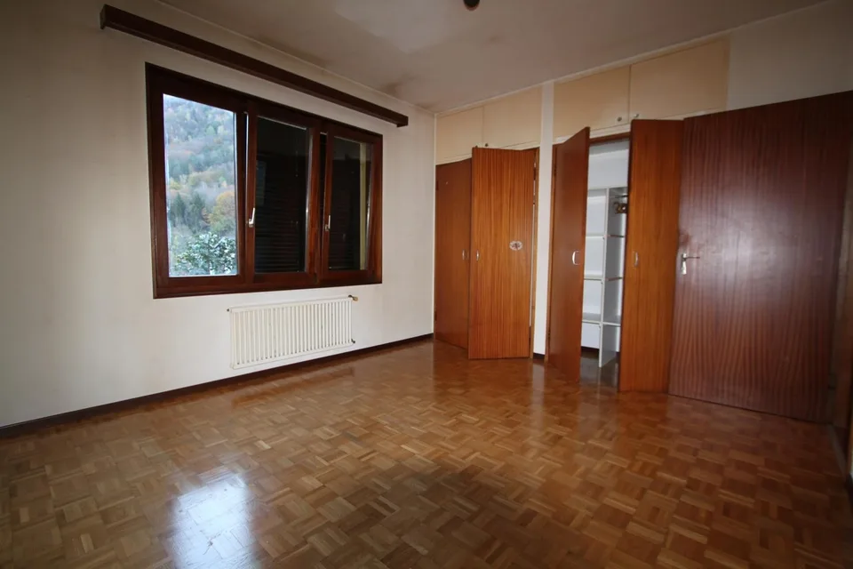Einfamilienhaus mit zwei Wohnungen 6.5 + 3.5 Zimmern Casa con due a...