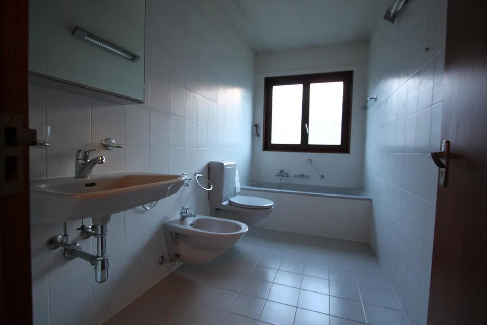 Einfamilienhaus mit zwei Wohnungen 6.5 + 3.5 Zimmern Casa con due a... – Foto 9 von 18