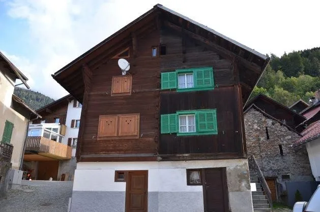 4 1/2-Zi.-Doppelhaus mit Terrasse an sehr sonniger Aussichtslage/Ca...