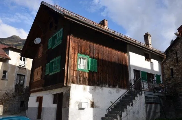 4 1/2-Zi.-Doppelhaus mit Terrasse an sehr sonniger Aussichtslage/Ca...