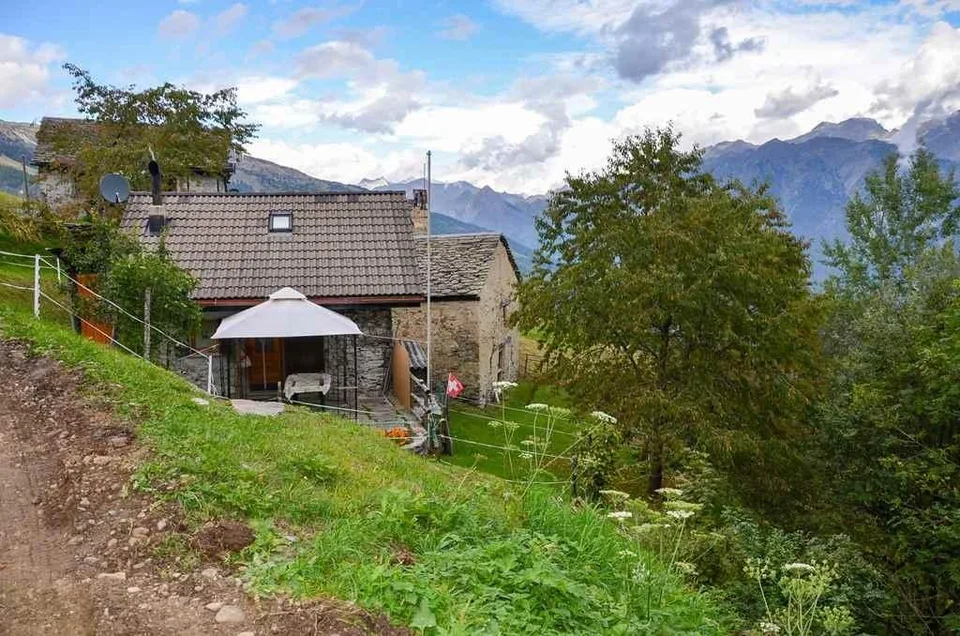 2-Zimmer-Rustico zum Ausbauen an sehr ruhiger, sonniger Aussichtsla...