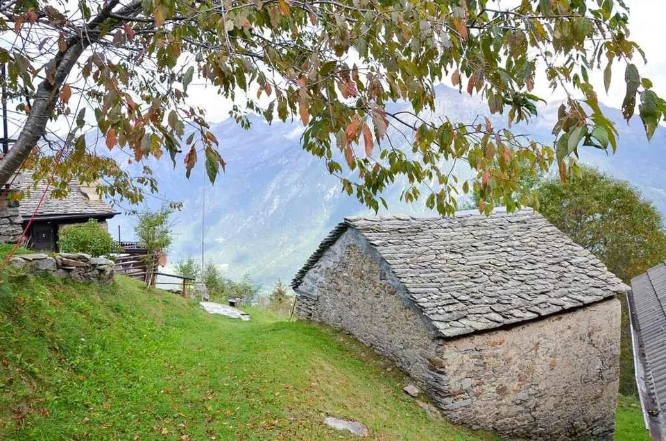 2-Zimmer-Rustico zum Ausbauen an sehr ruhiger, sonniger Aussichtsla...