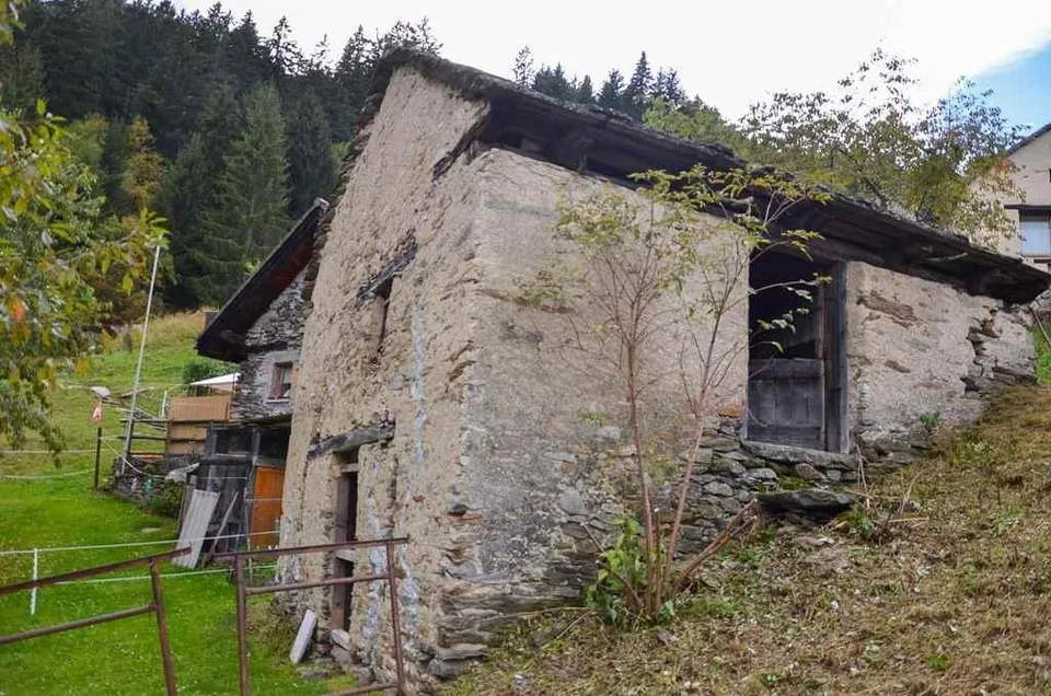 2-Zimmer-Rustico zum Ausbauen an sehr ruhiger, sonniger Aussichtsla...