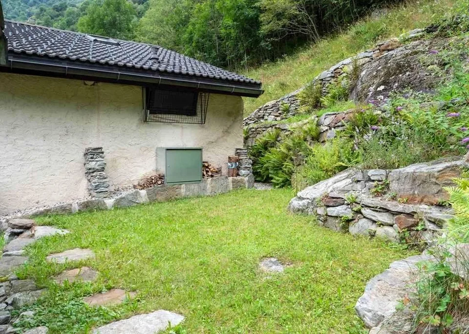 Bel rustico nella natura di 3 locali con terrazza, piccolo giardino...