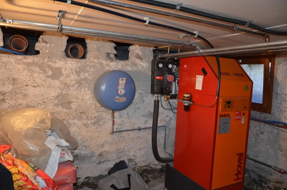 8 1/2-Zimmer-Haus mit Balkon an ruhiger Lage / Casa unifamiliare di... – Foto 23 von 30